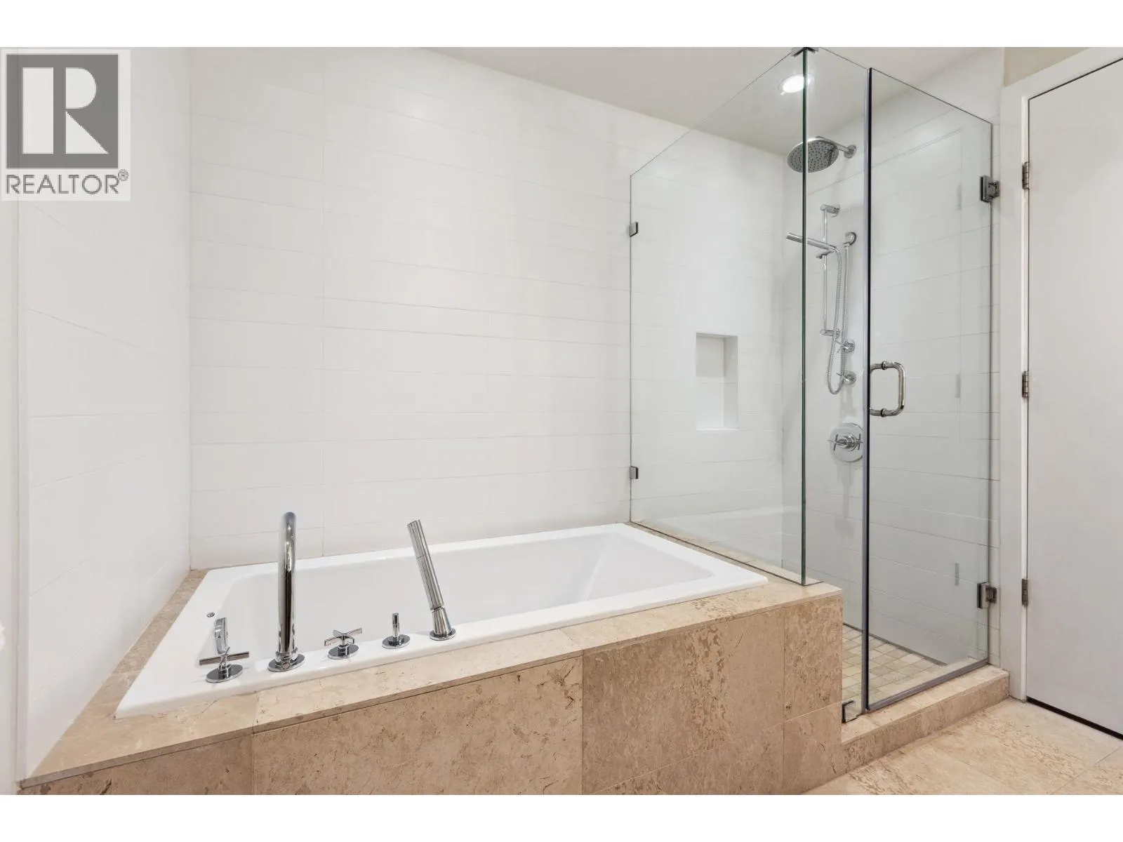 204 788 ARTHUR ERICKSON PLACE