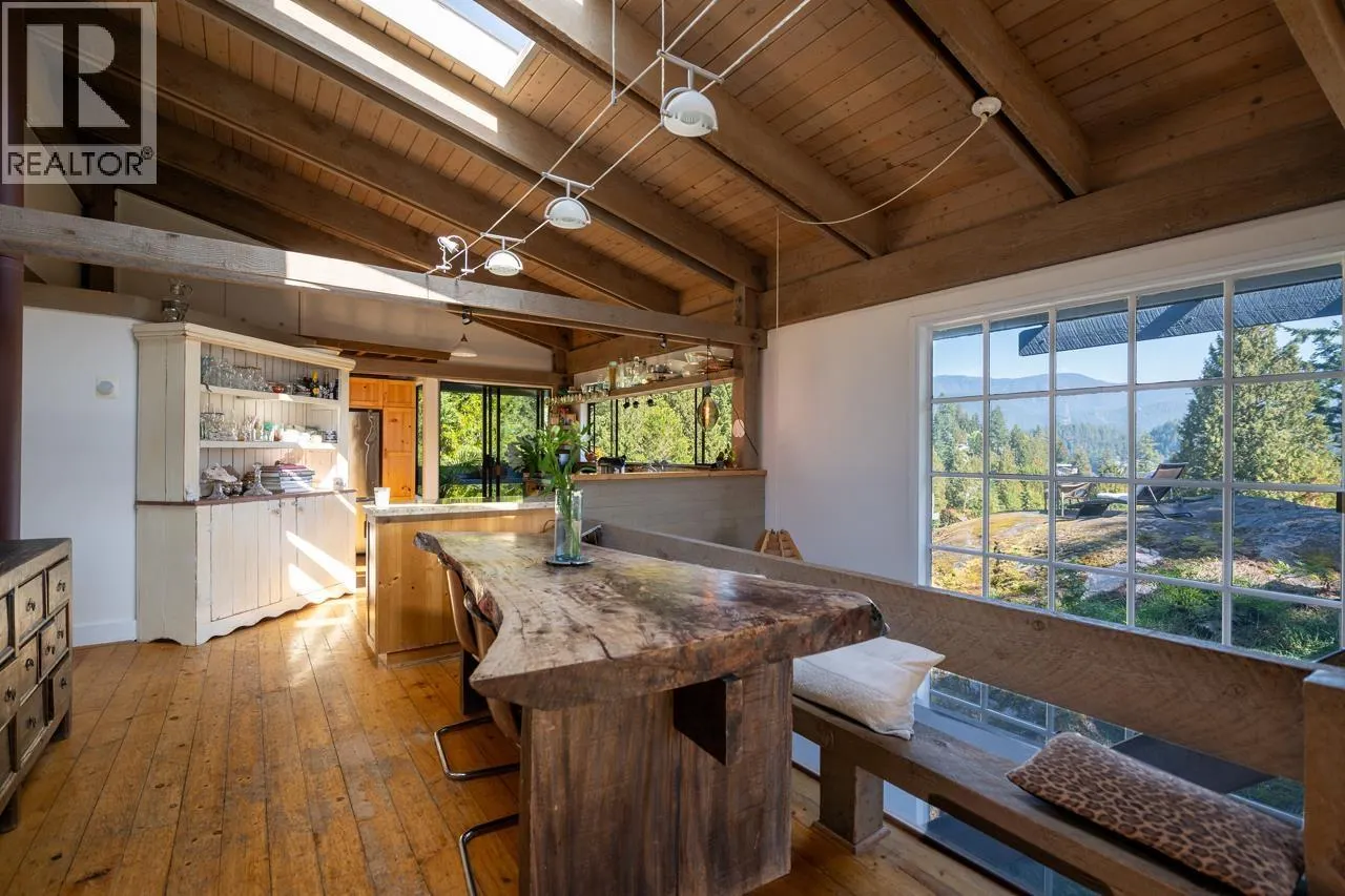 4477 STRATHCONA ROAD
