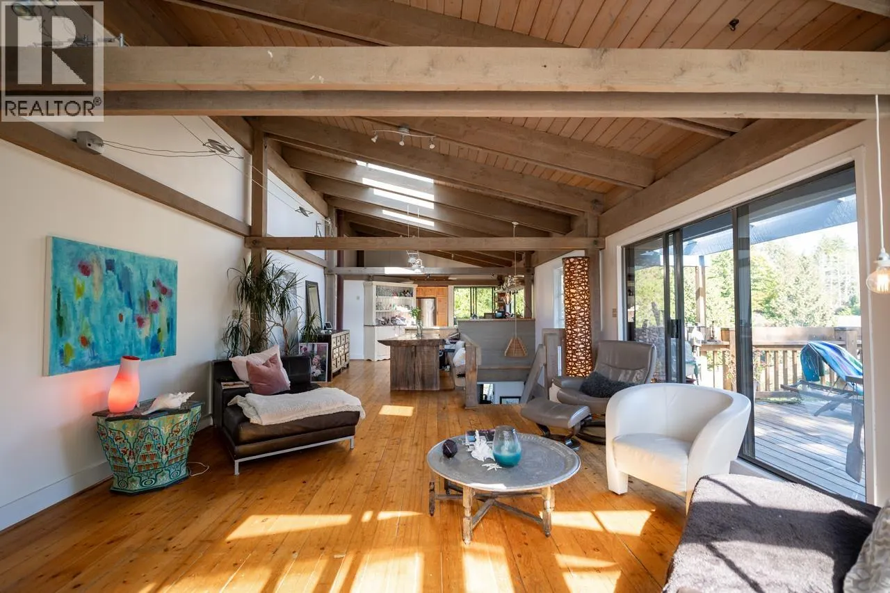 4477 STRATHCONA ROAD