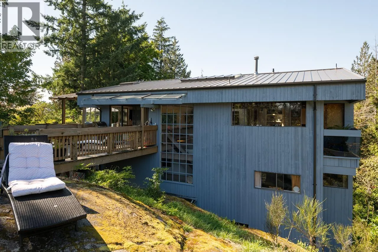 4477 STRATHCONA ROAD