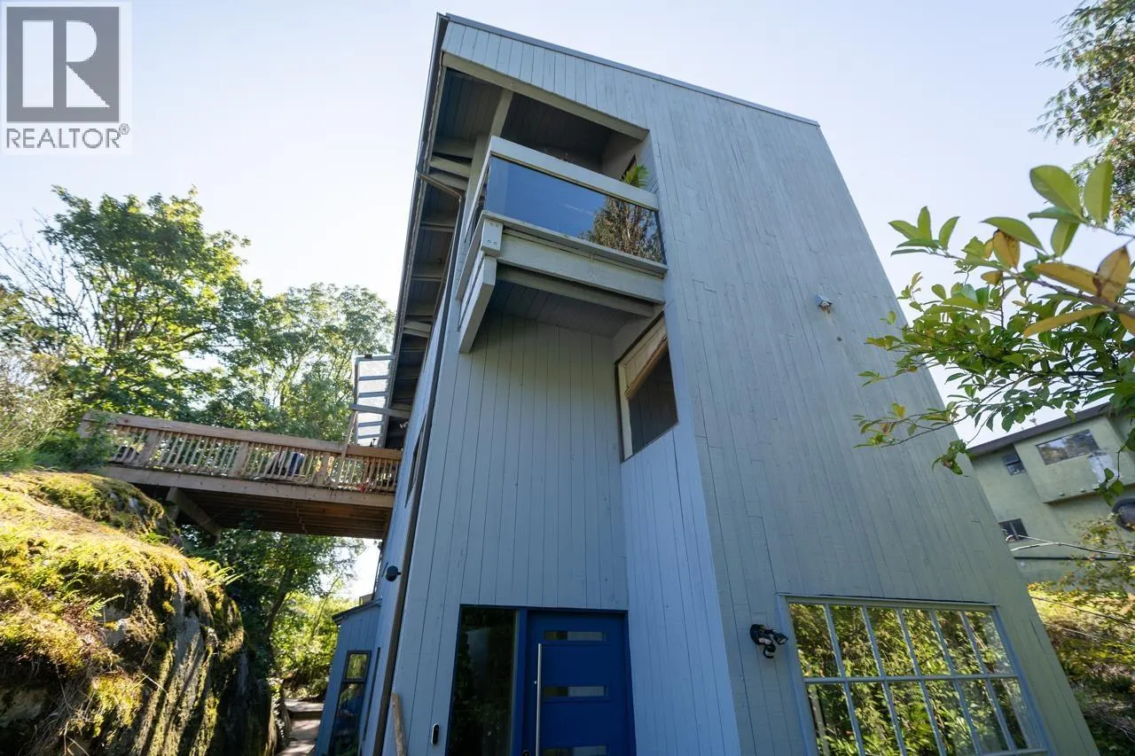 4477 STRATHCONA ROAD