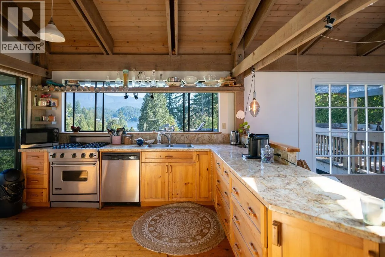 4477 STRATHCONA ROAD