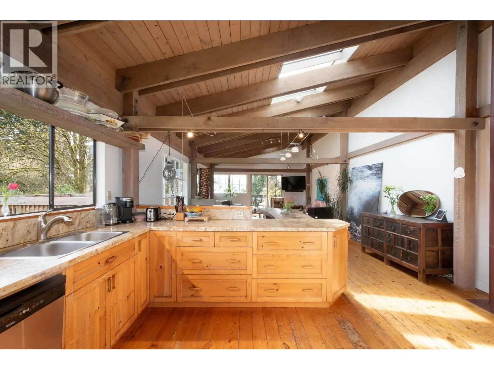 4477 STRATHCONA ROAD