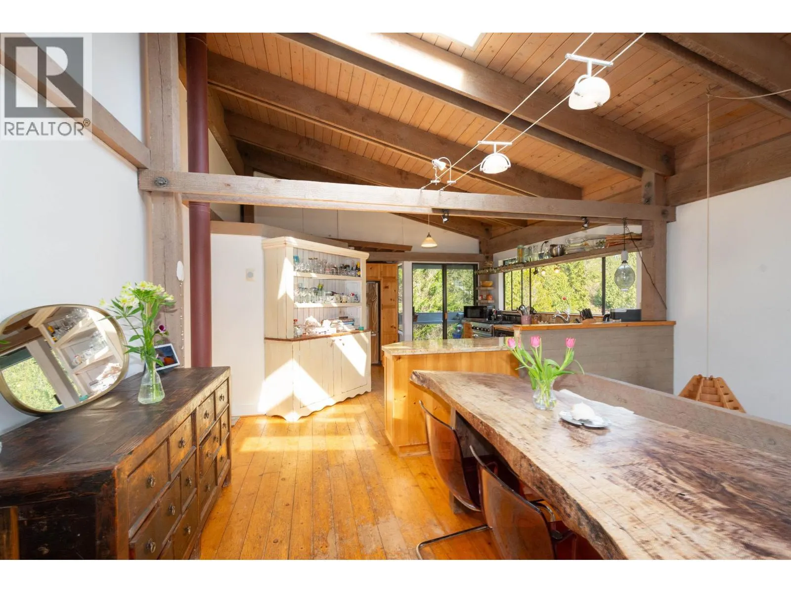 4477 STRATHCONA ROAD