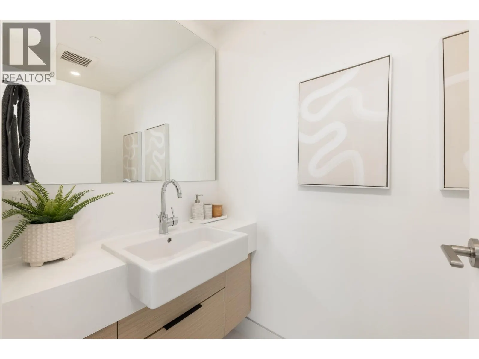 PH4101 4711 HAZEL STREET
