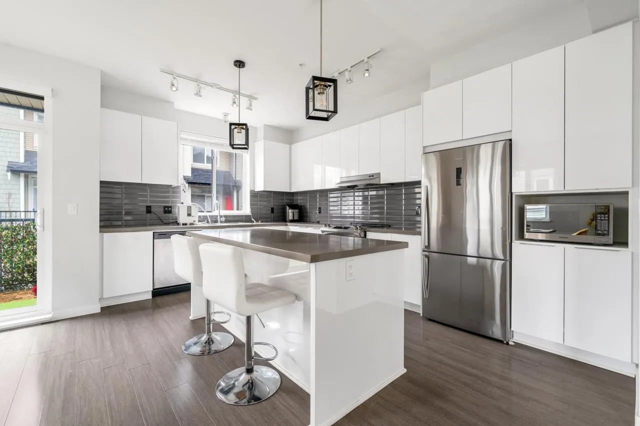 29 8050 204 STREET