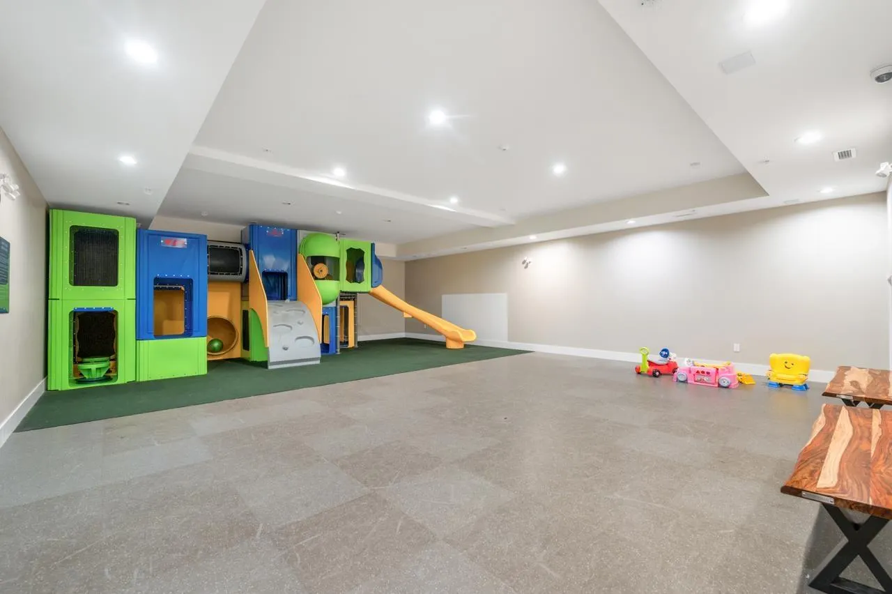 29 8050 204 STREET
