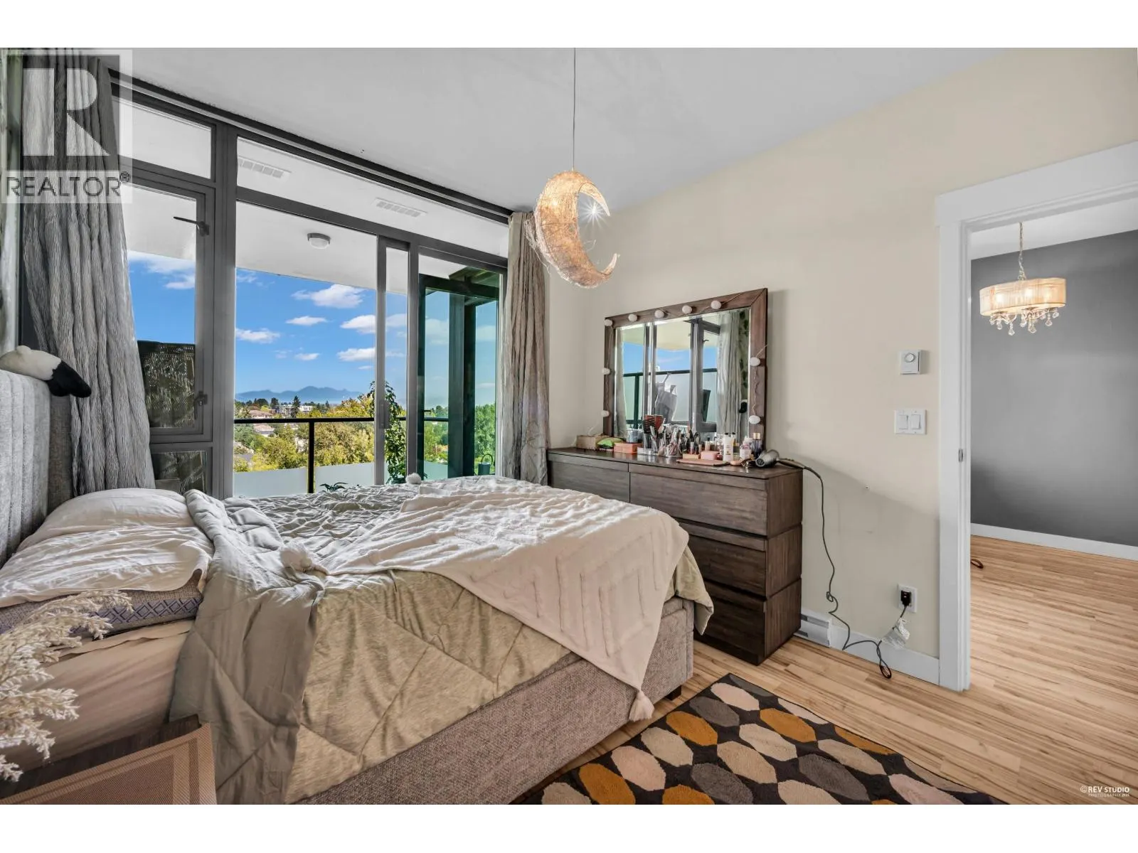 1606 7088 18TH AVENUE