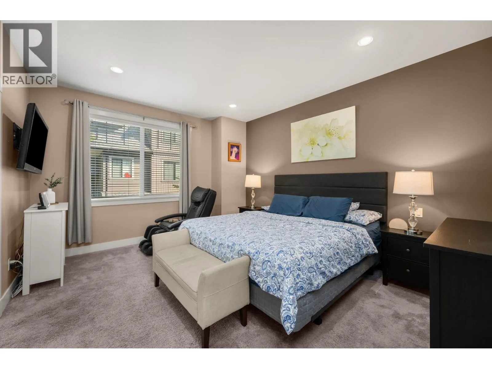 9 23709 111A AVENUE