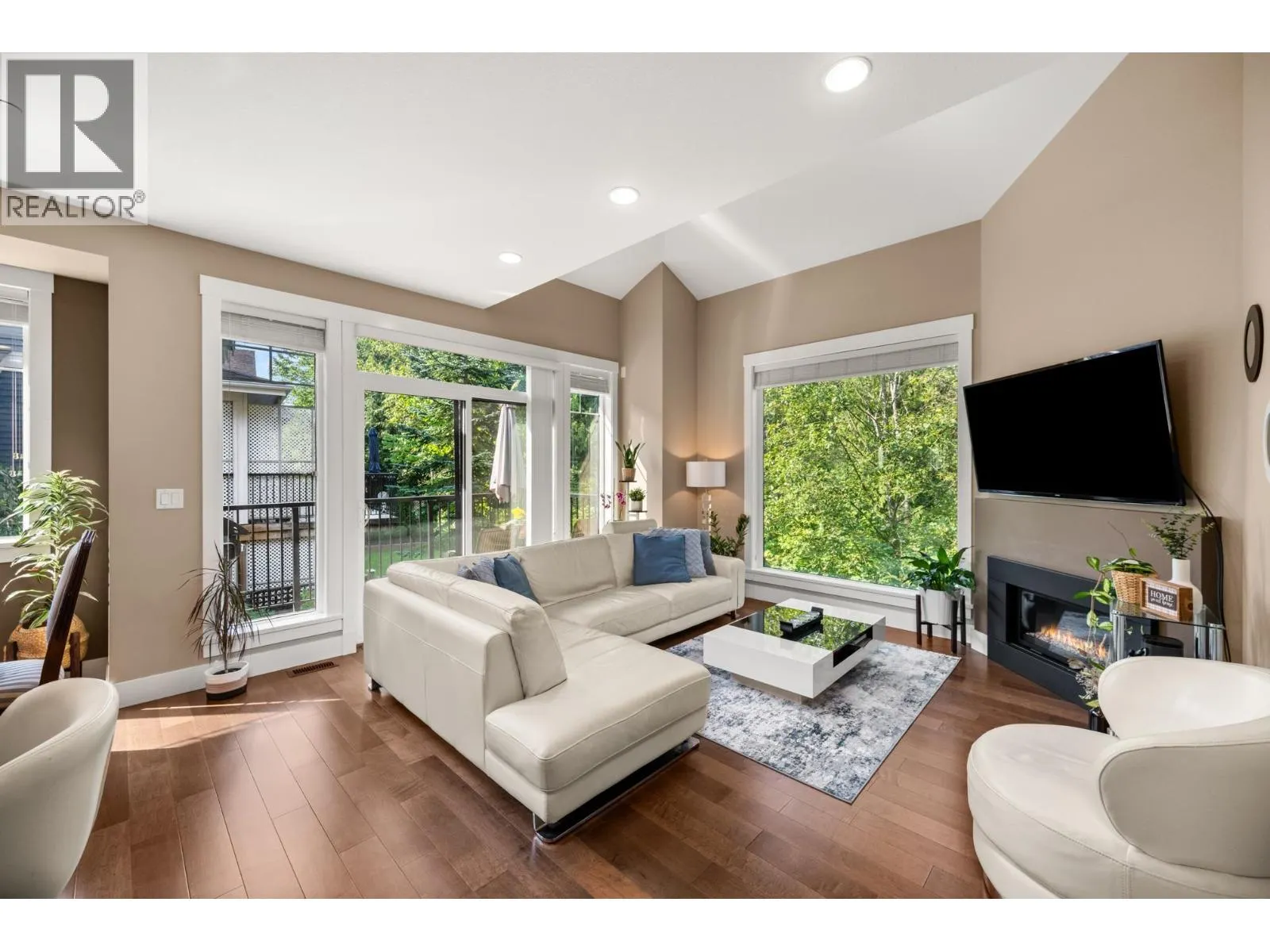 9 23709 111A AVENUE