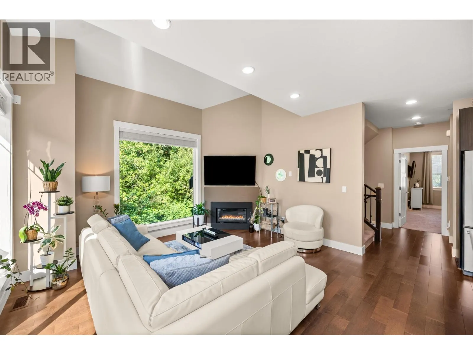 9 23709 111A AVENUE