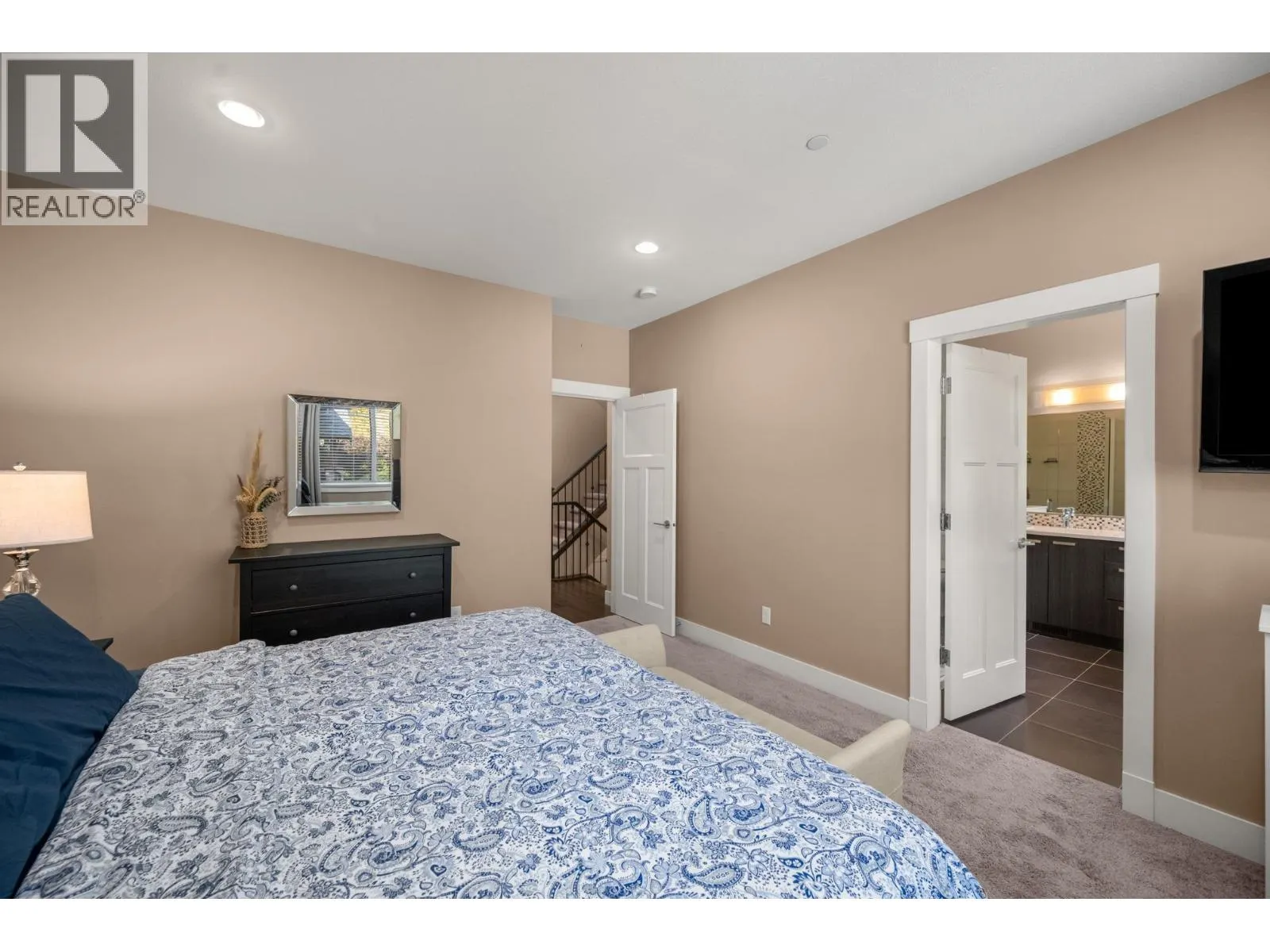 9 23709 111A AVENUE