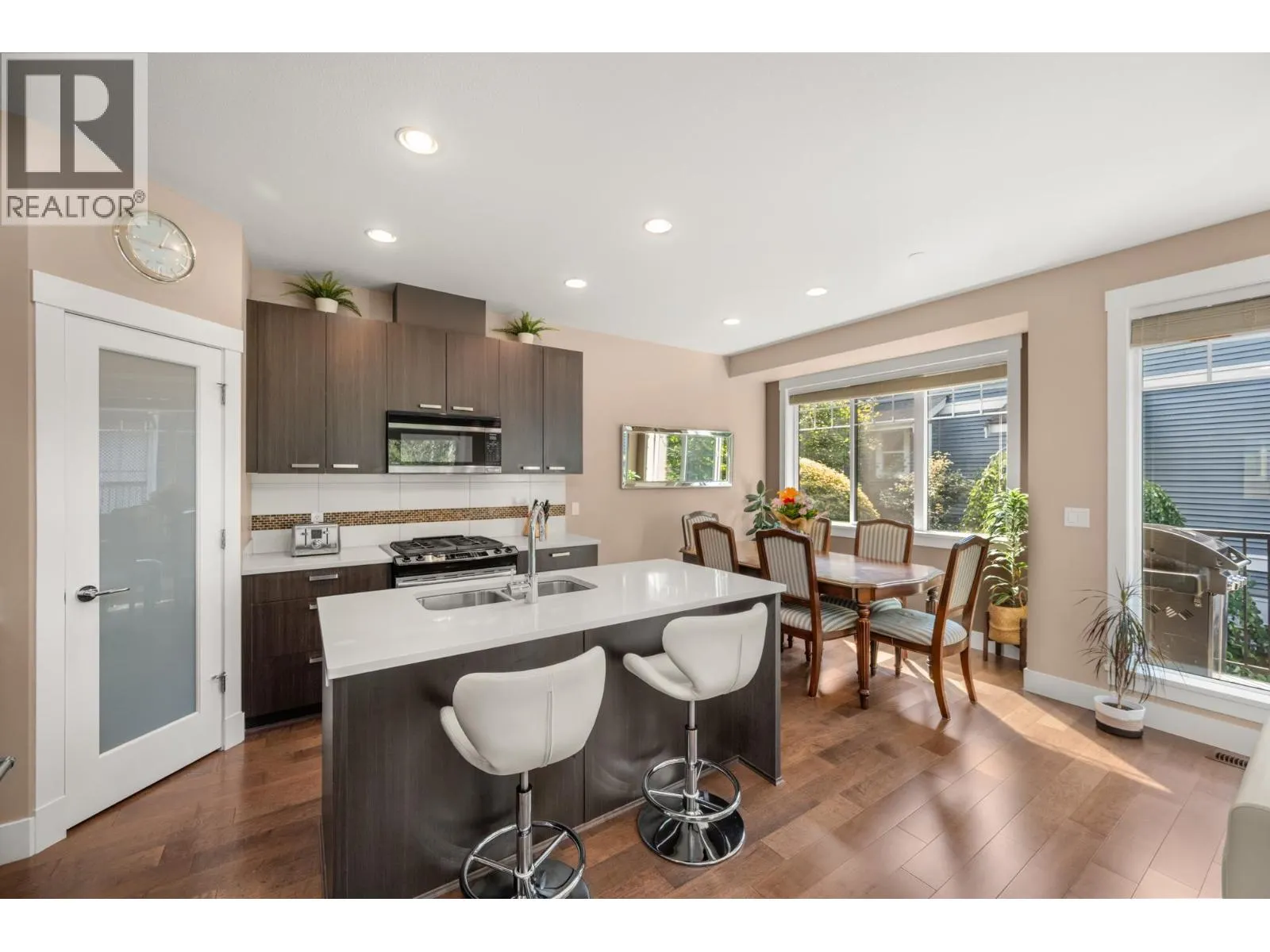 9 23709 111A AVENUE
