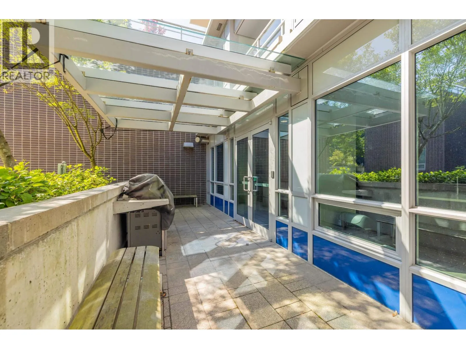 006 9060 UNIVERSITY CRESCENT