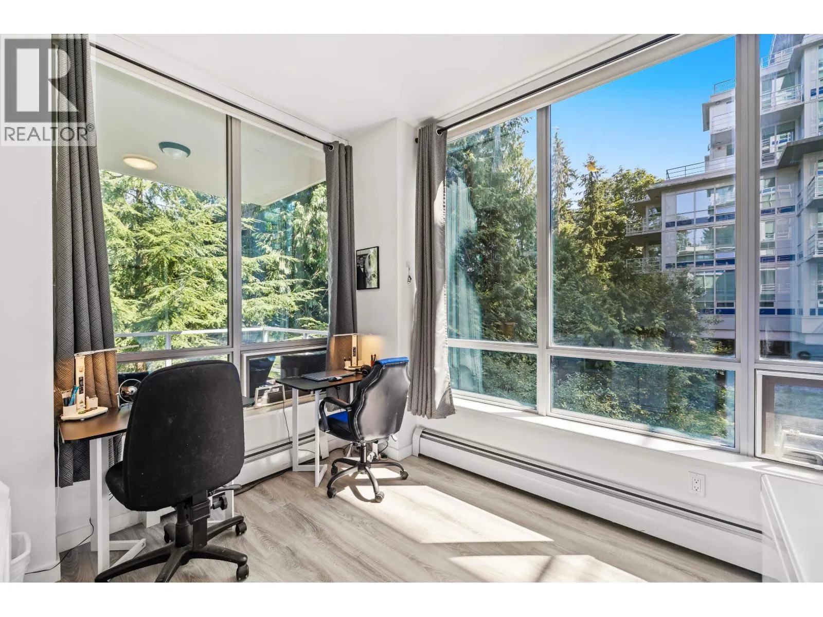 006 9060 UNIVERSITY CRESCENT