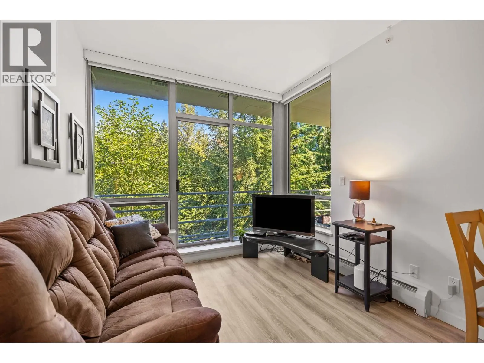 006 9060 UNIVERSITY CRESCENT