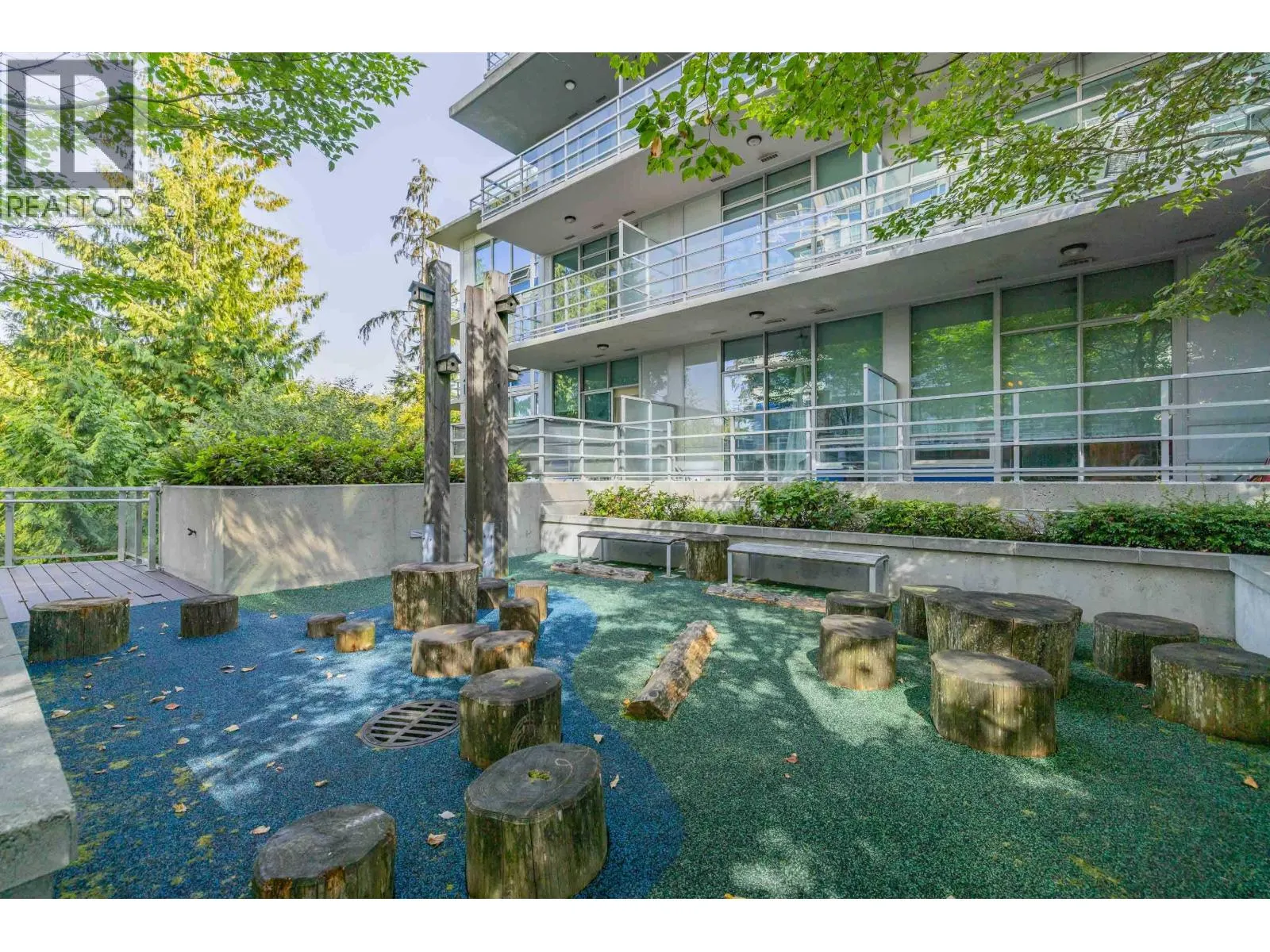 006 9060 UNIVERSITY CRESCENT