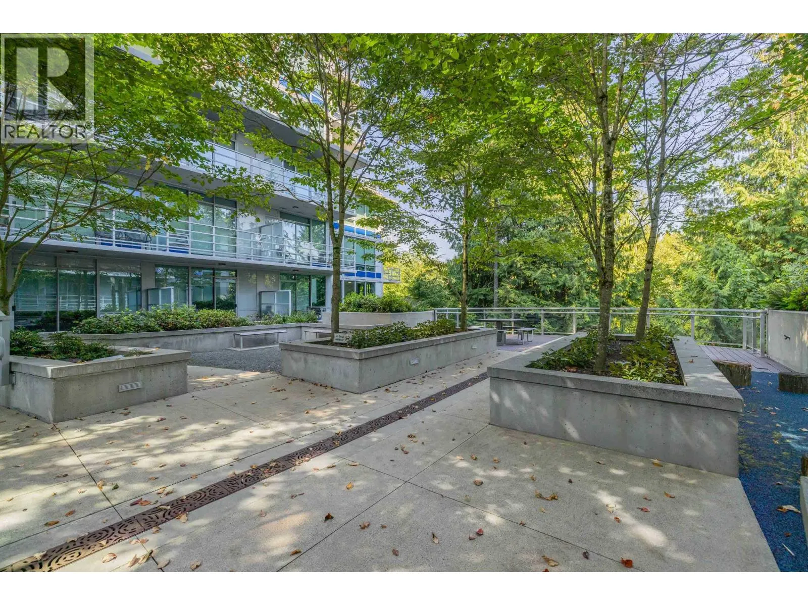 006 9060 UNIVERSITY CRESCENT