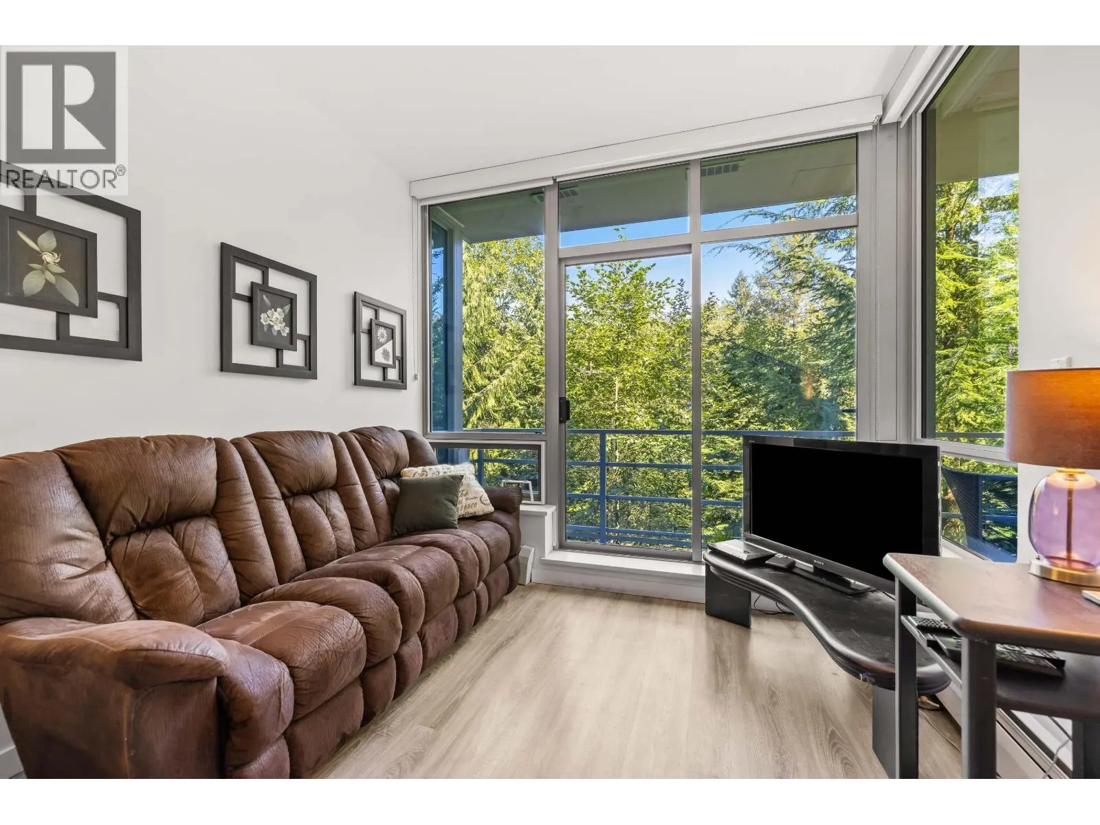 006 9060 UNIVERSITY CRESCENT