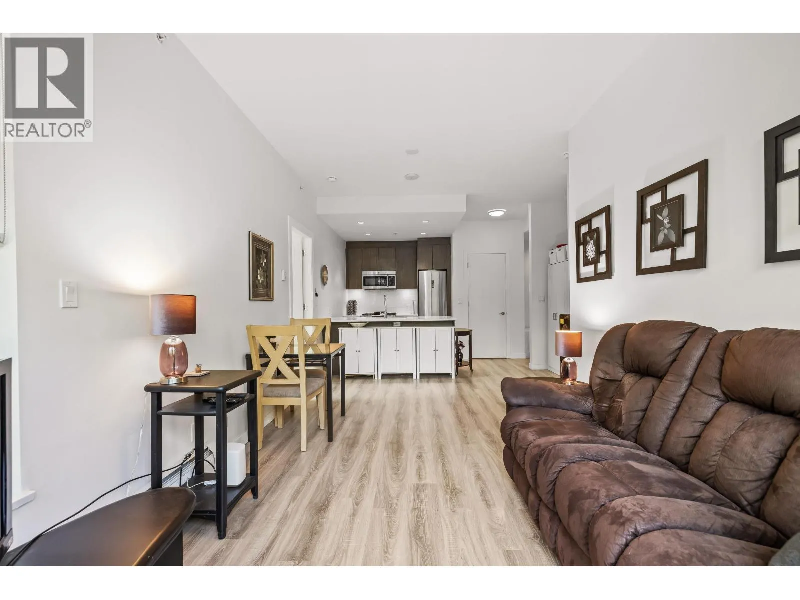 006 9060 UNIVERSITY CRESCENT