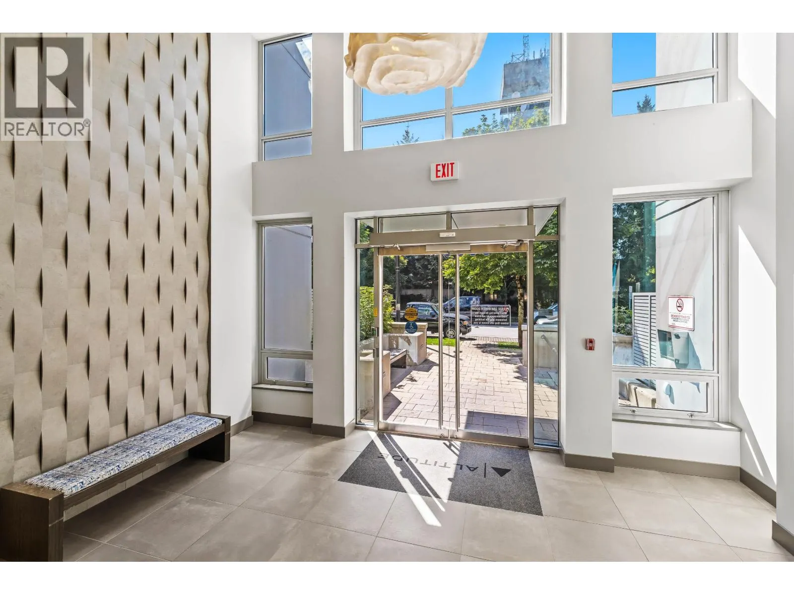 006 9060 UNIVERSITY CRESCENT