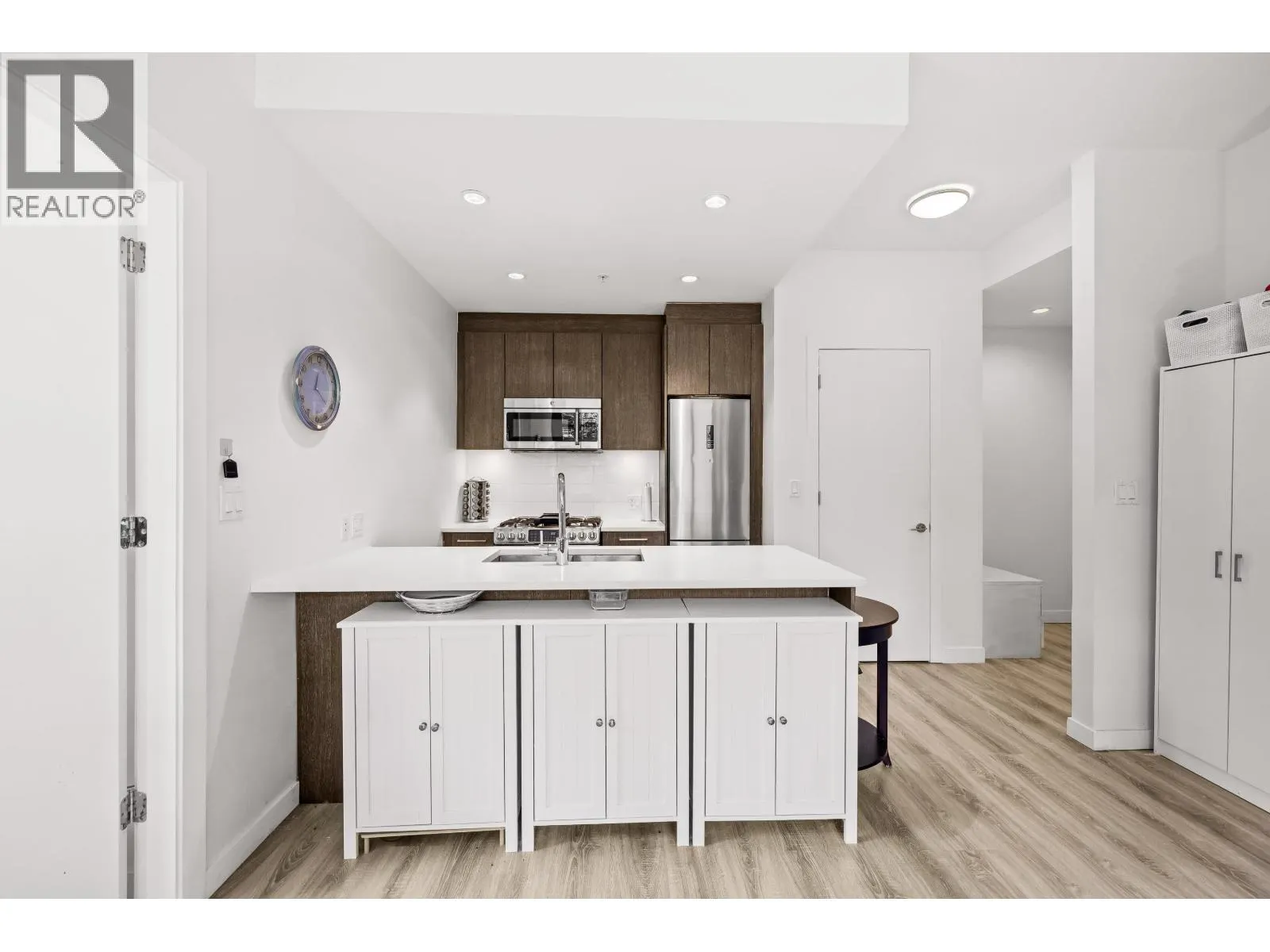 006 9060 UNIVERSITY CRESCENT