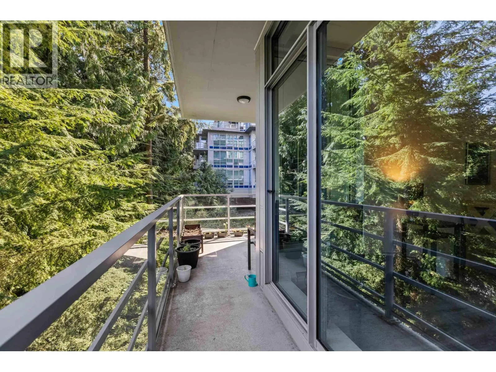 006 9060 UNIVERSITY CRESCENT