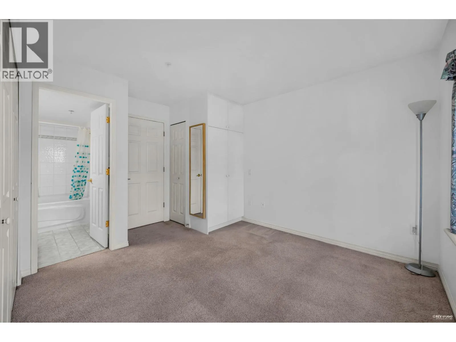211 2545 W BROADWAY