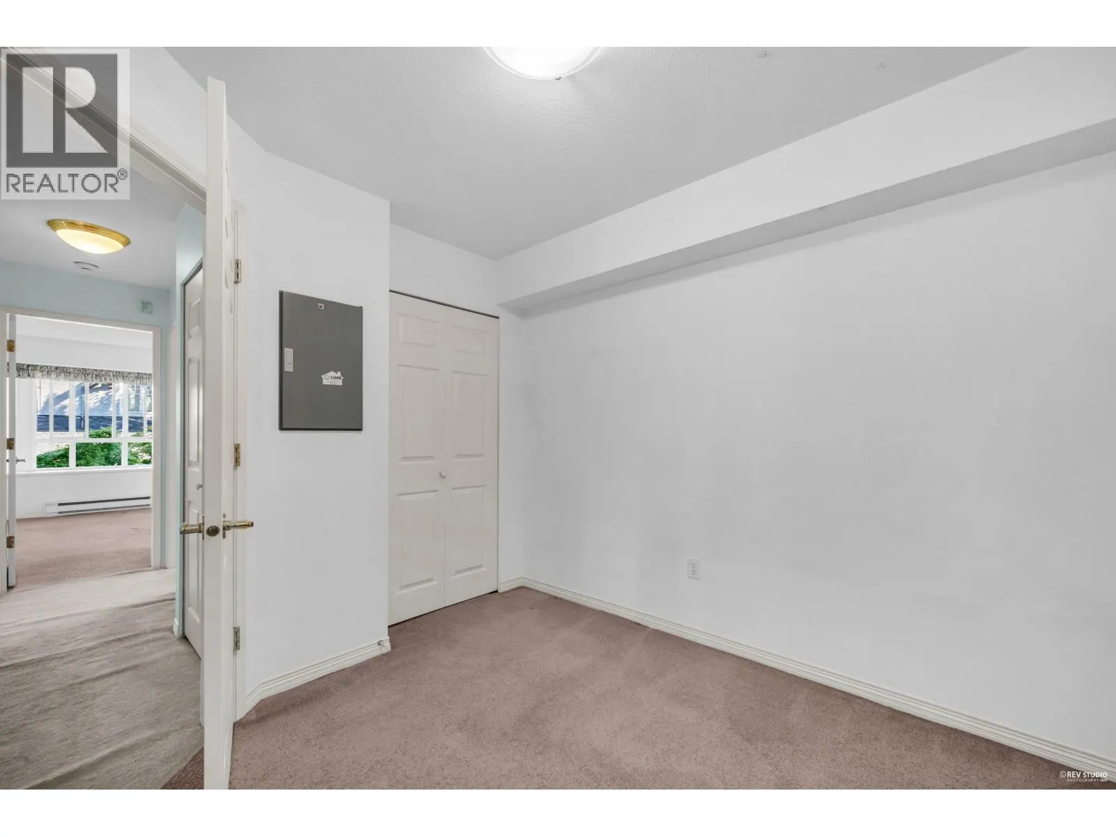 211 2545 W BROADWAY
