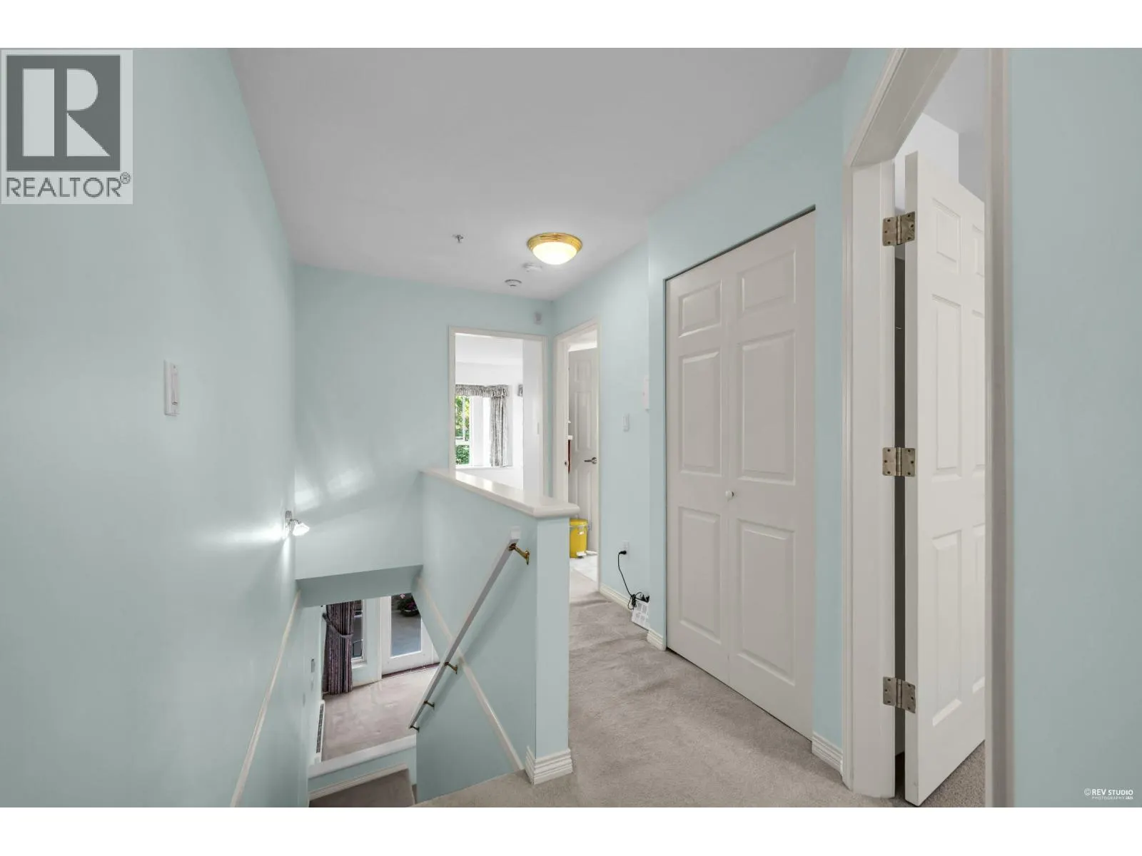211 2545 W BROADWAY