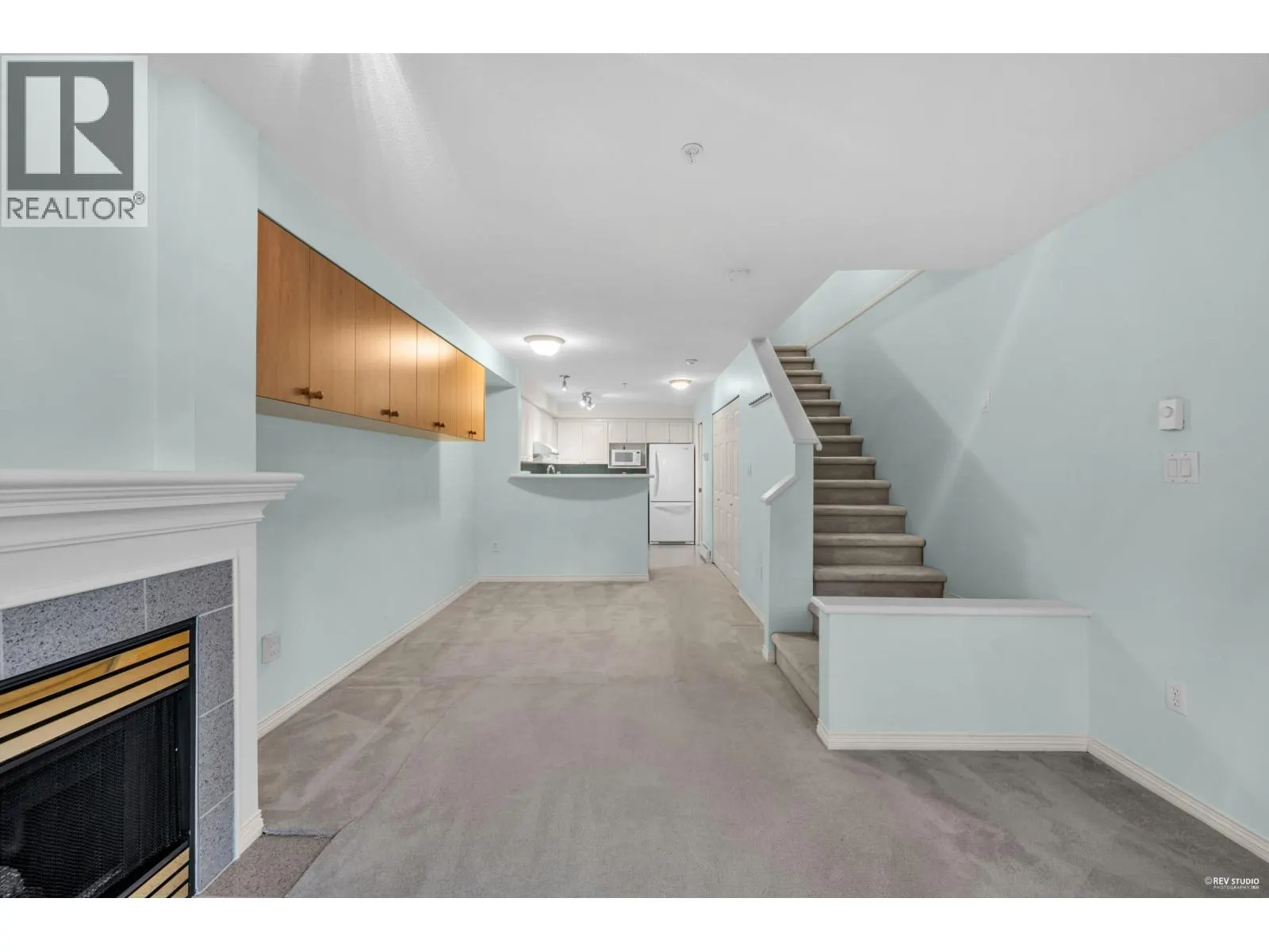 211 2545 W BROADWAY