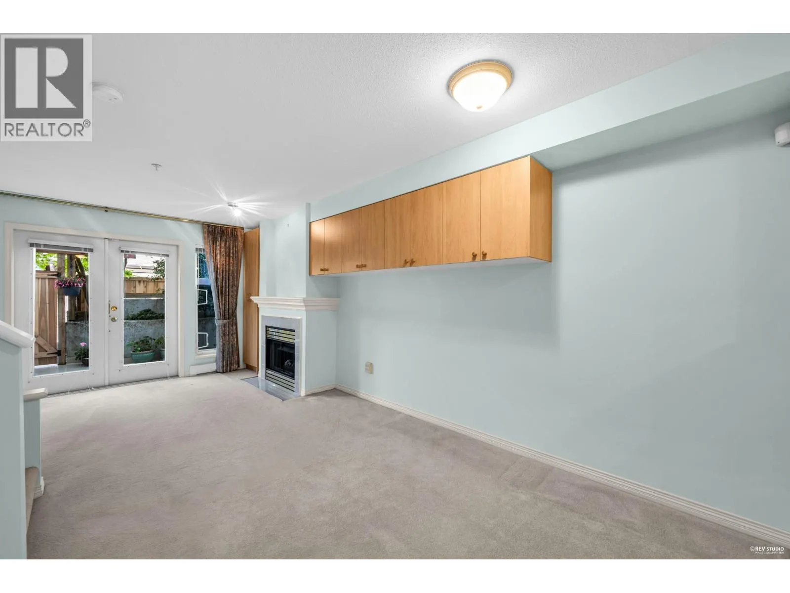 211 2545 W BROADWAY
