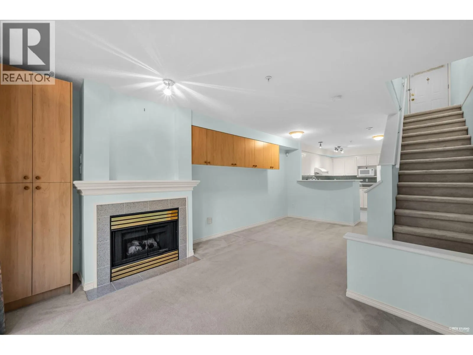 211 2545 W BROADWAY