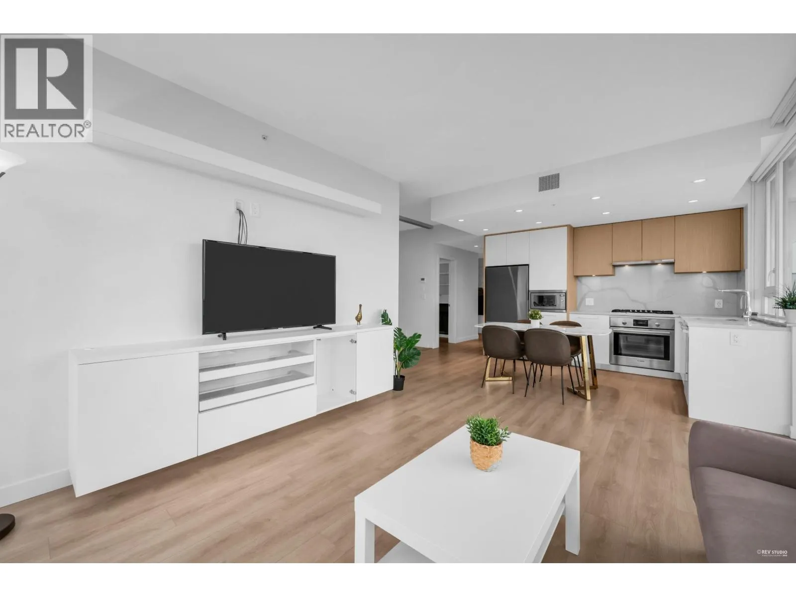 2906 567 CLARKE ROAD