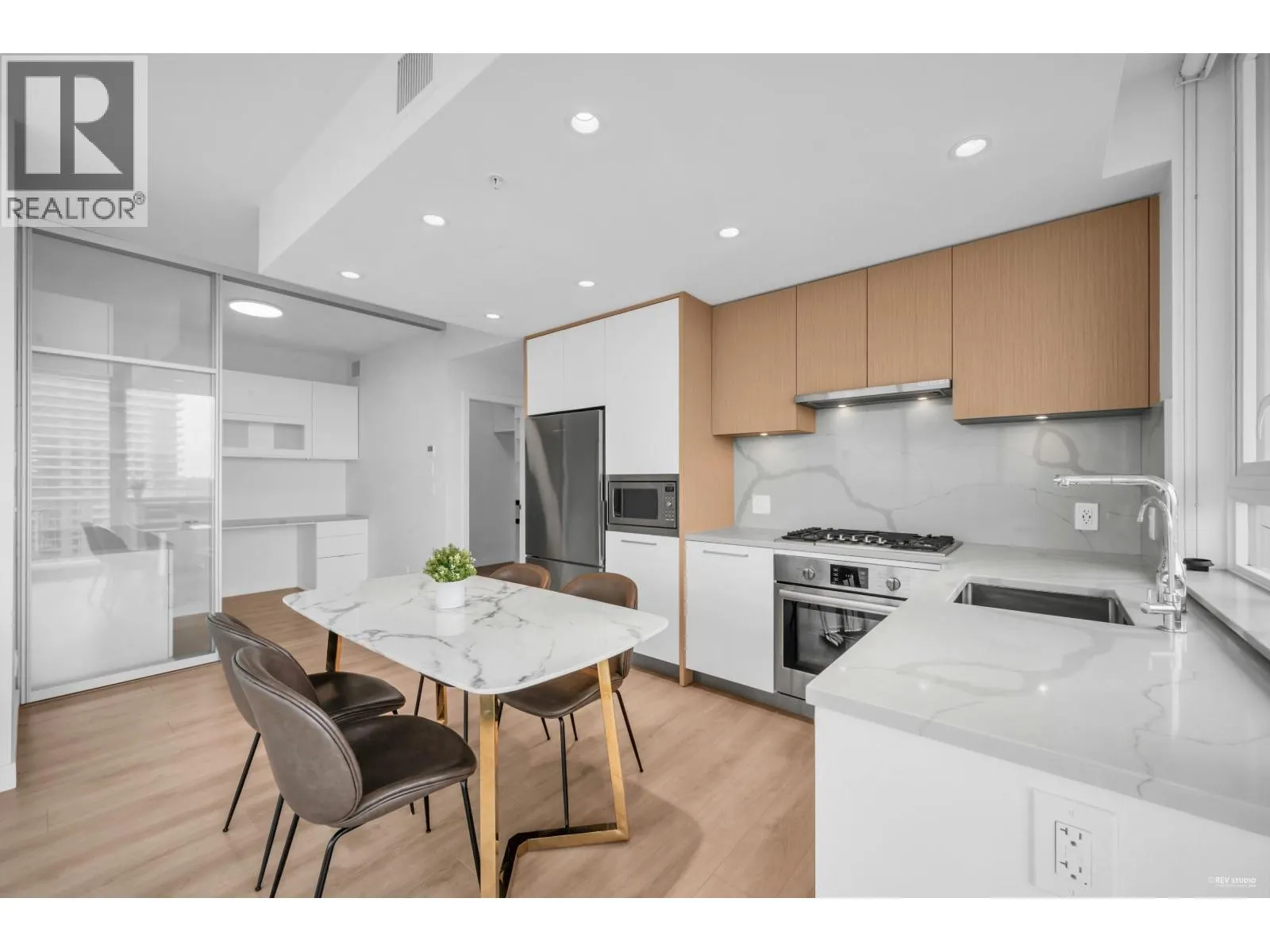 2906 567 CLARKE ROAD