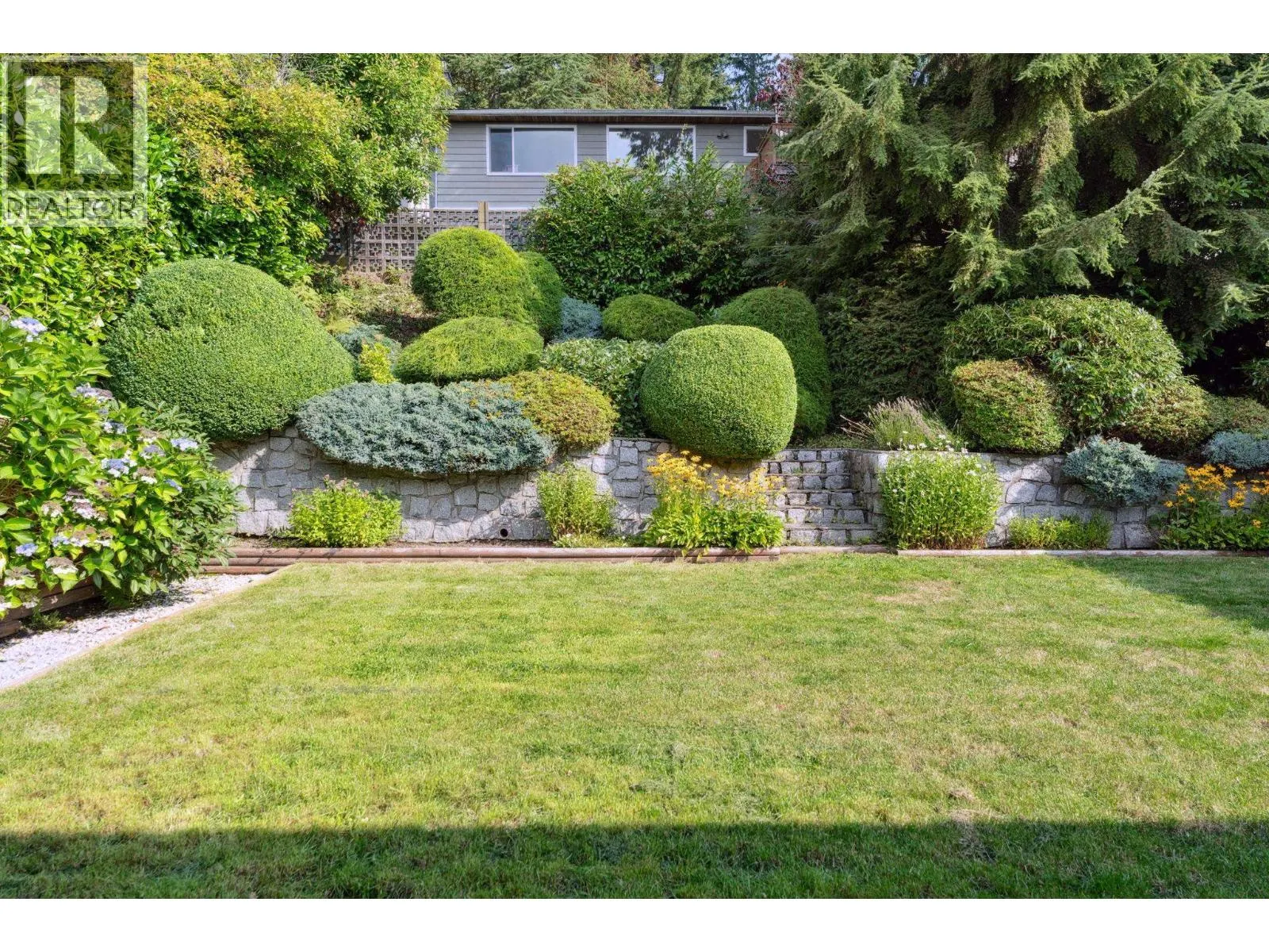1084 CHAMBERLAIN DRIVE