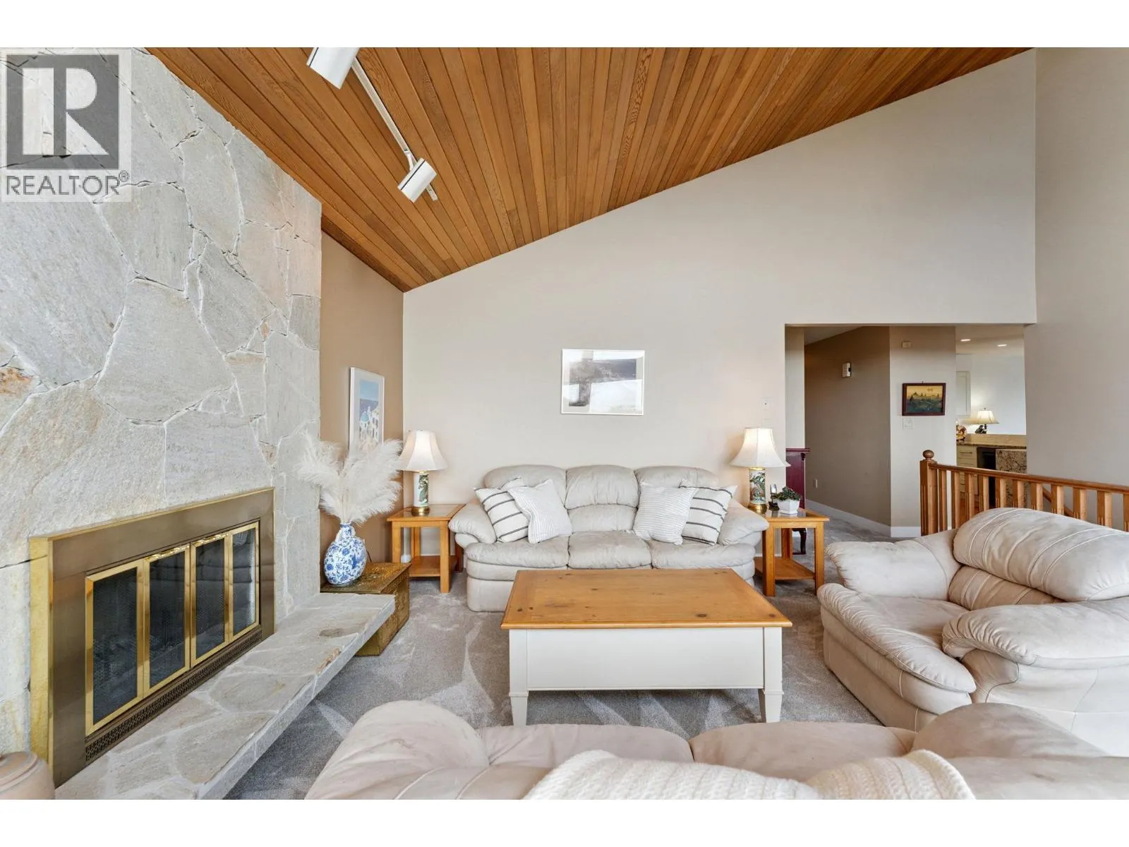 1084 CHAMBERLAIN DRIVE