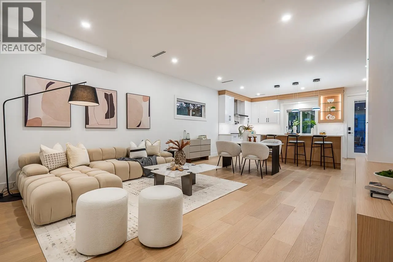 3859 TRIUMPH STREET