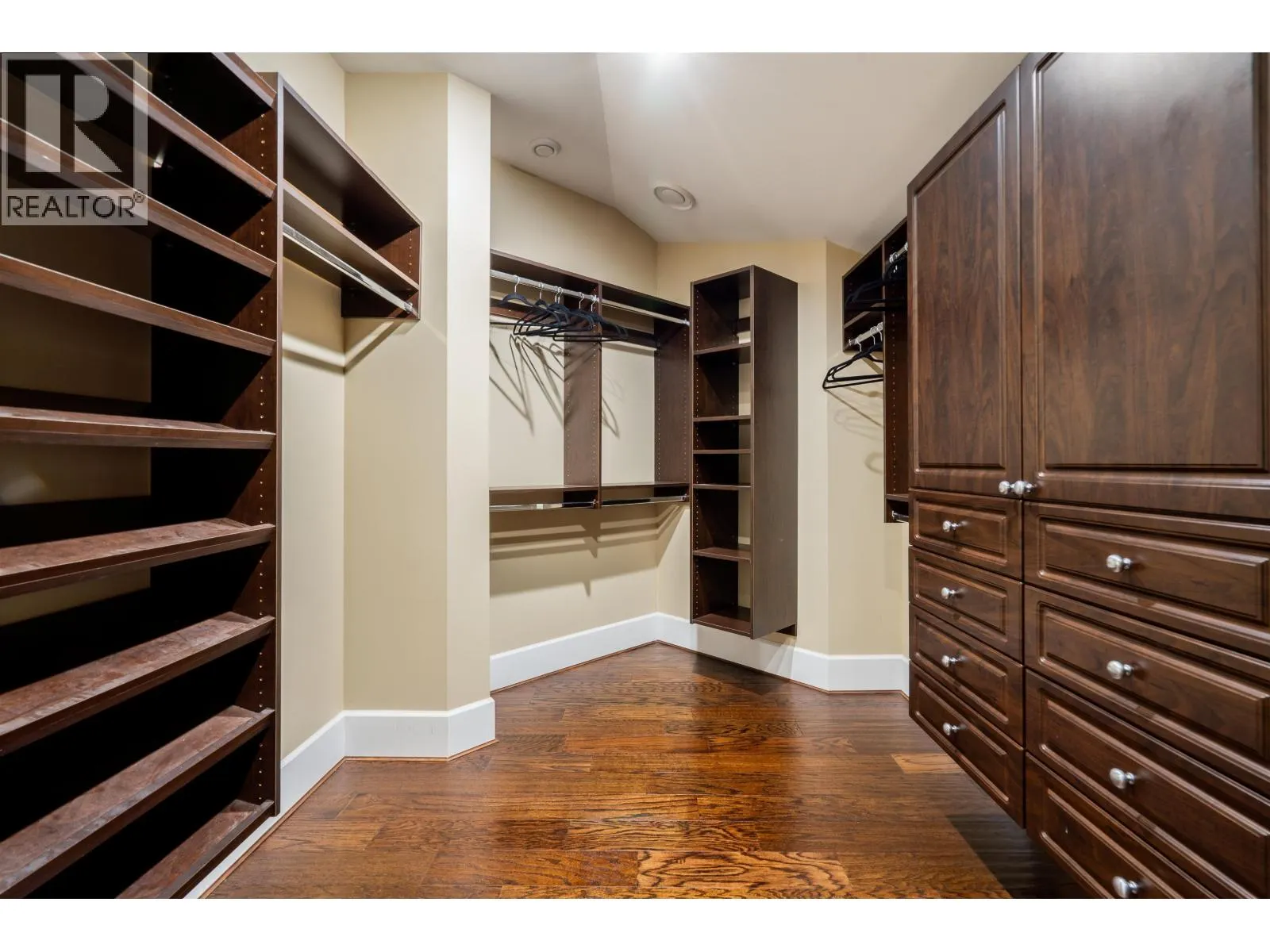 2336 KADLEC COURT