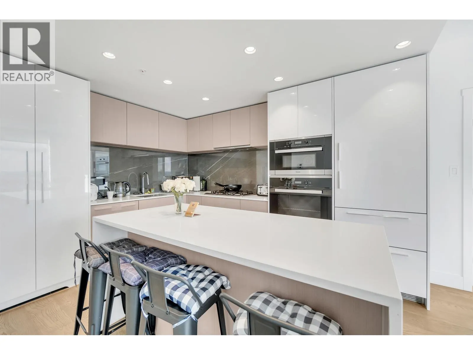 1702 1632 LIONS GATE LANE