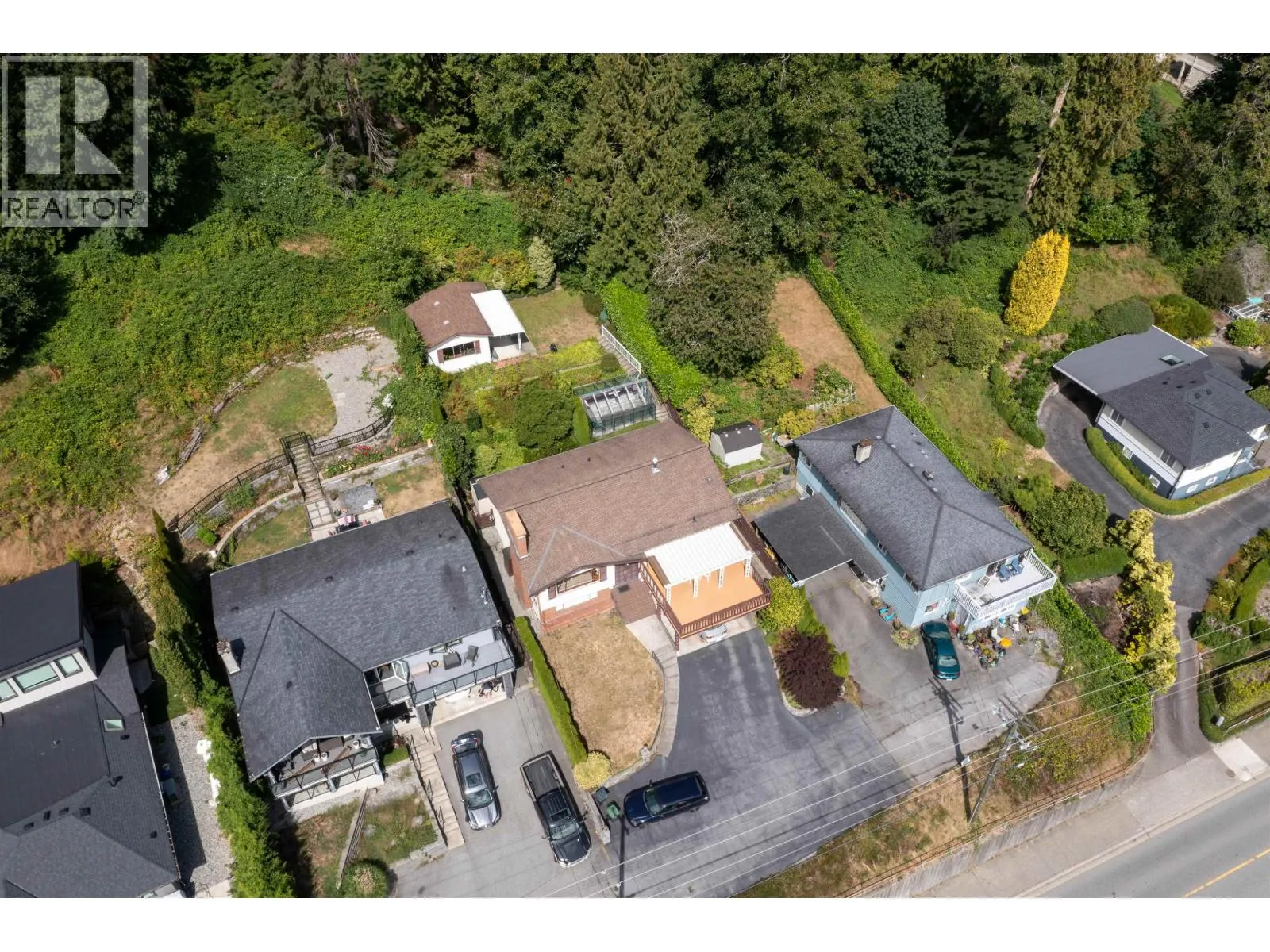 3772 DOLLARTON HIGHWAY