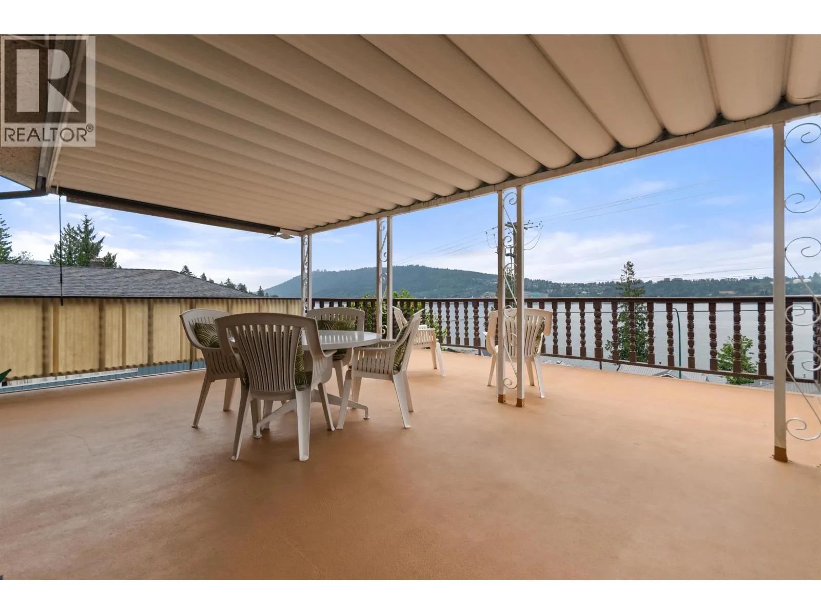 3772 DOLLARTON HIGHWAY