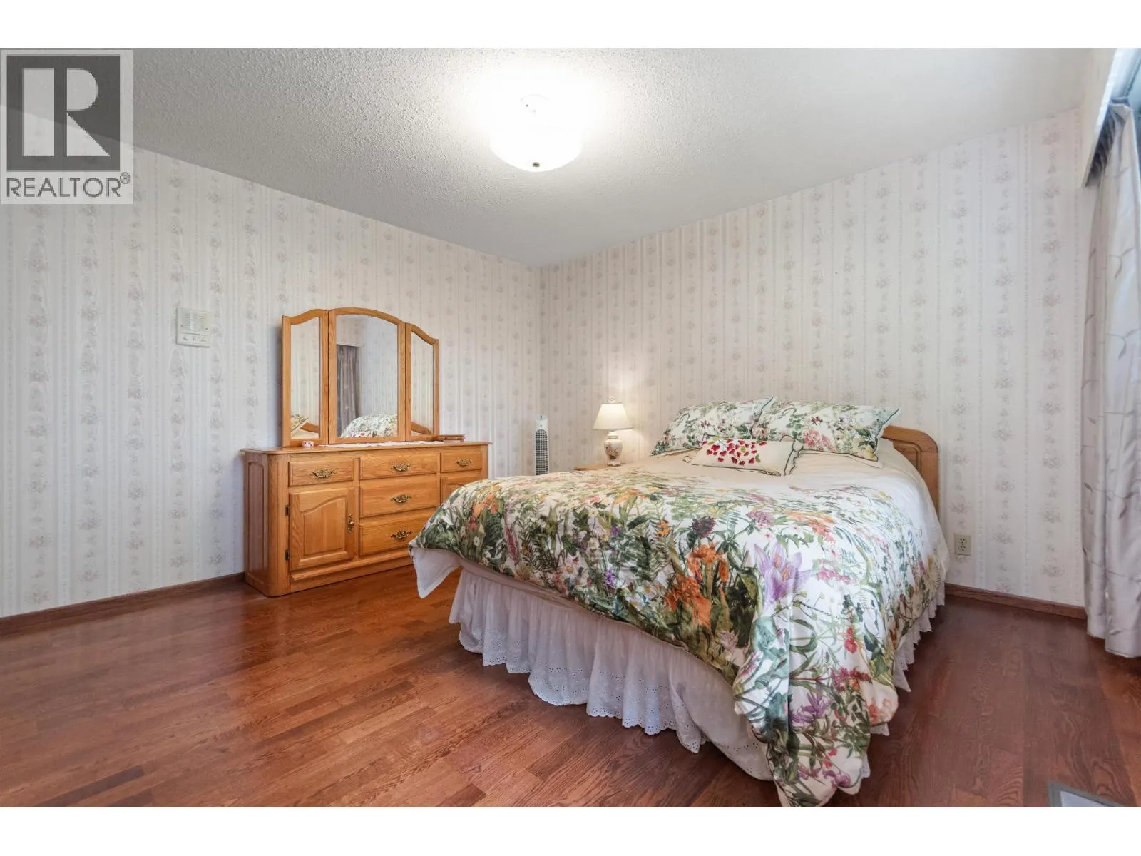 3772 DOLLARTON HIGHWAY