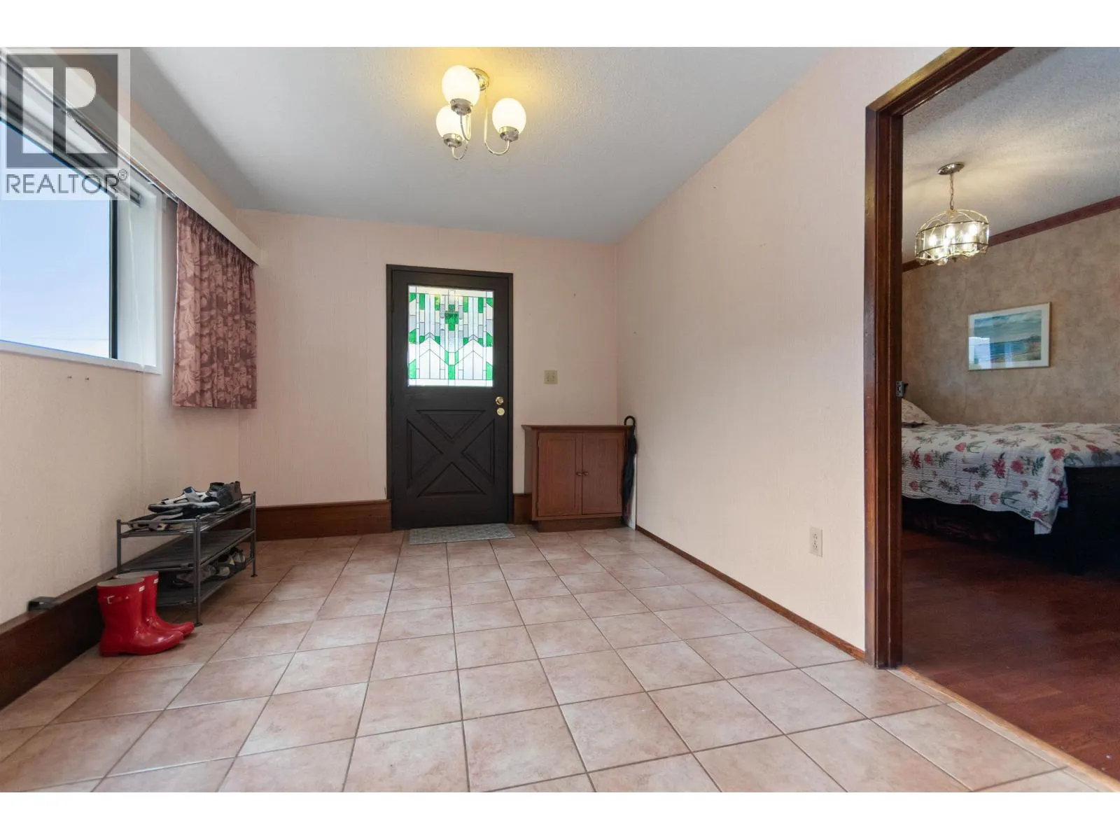 3772 DOLLARTON HIGHWAY