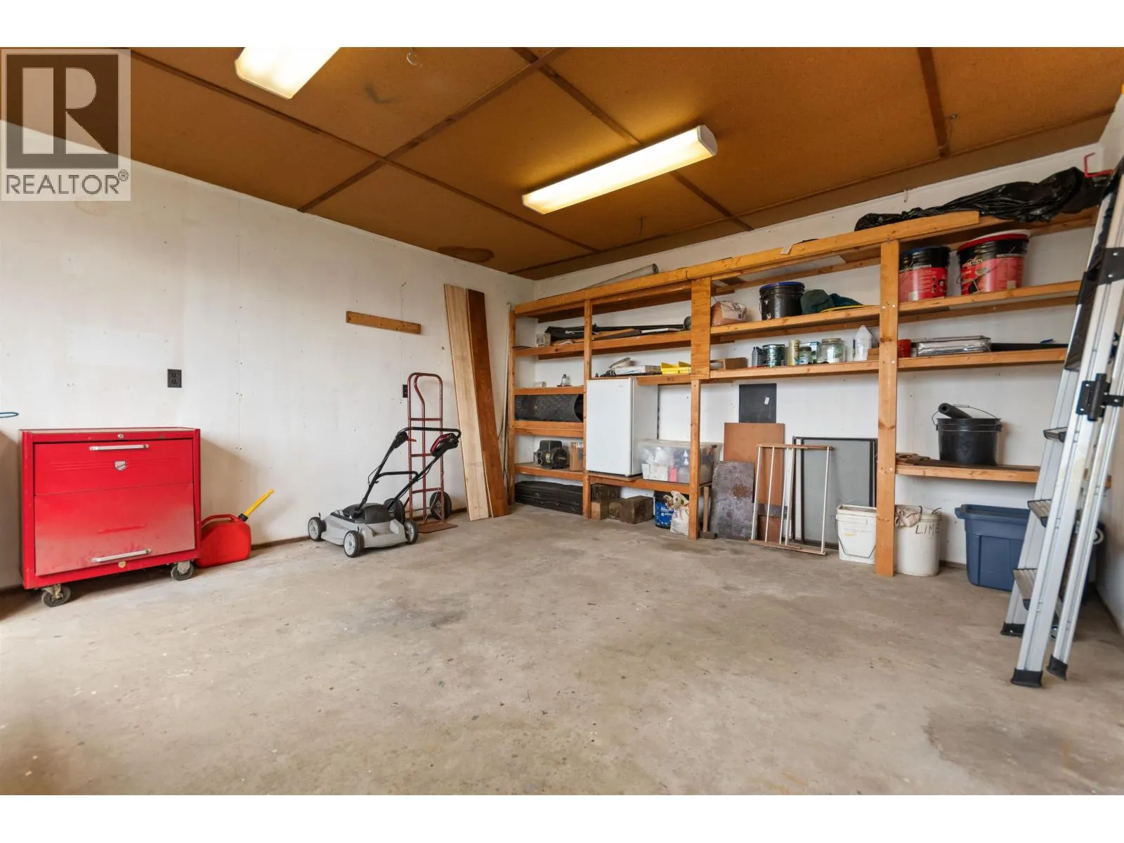 3772 DOLLARTON HIGHWAY