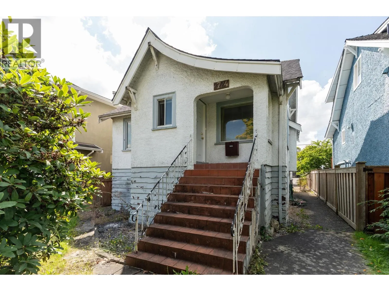 2724 CHARLES STREET
