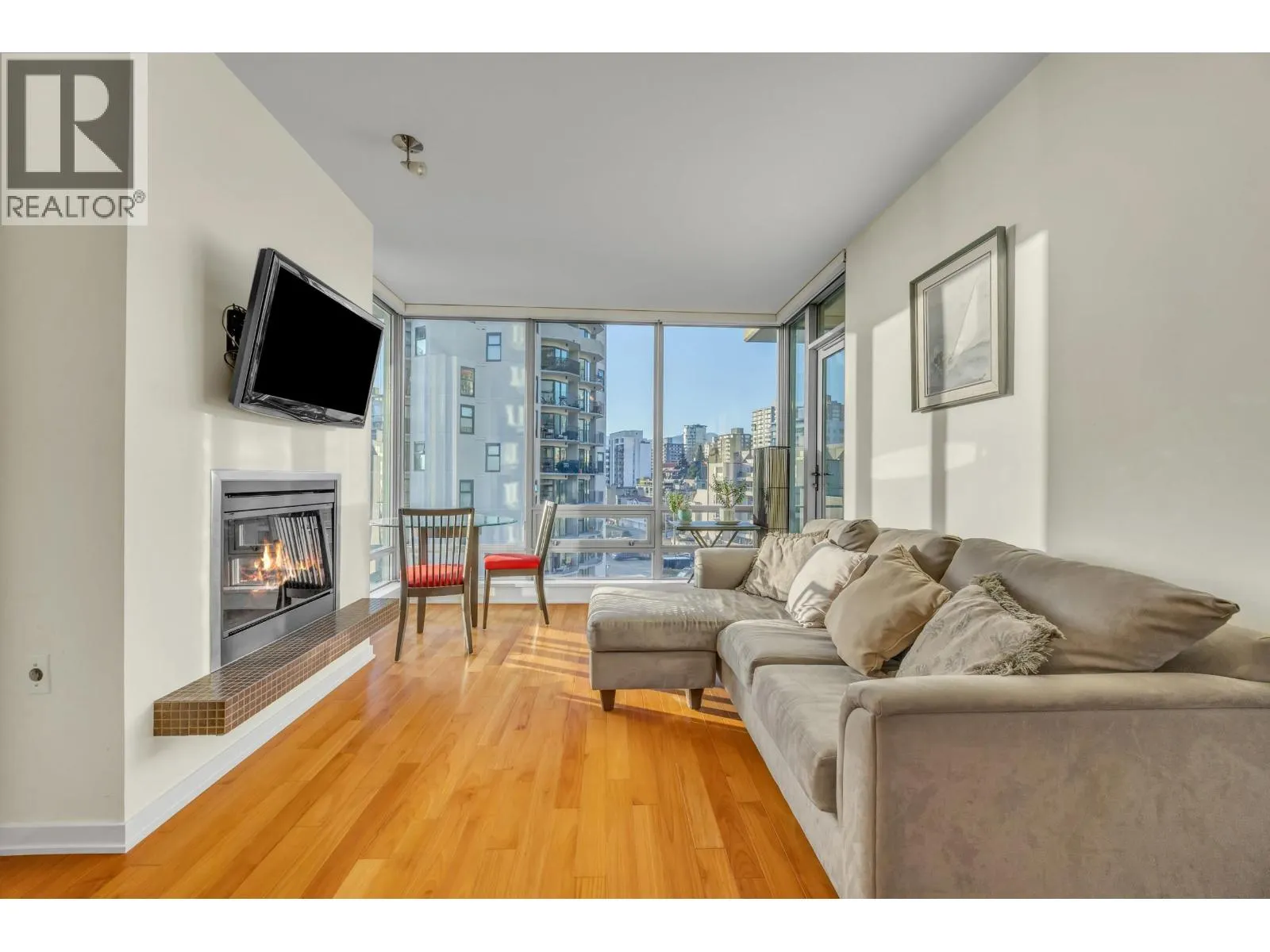 805 1005 BEACH AVENUE