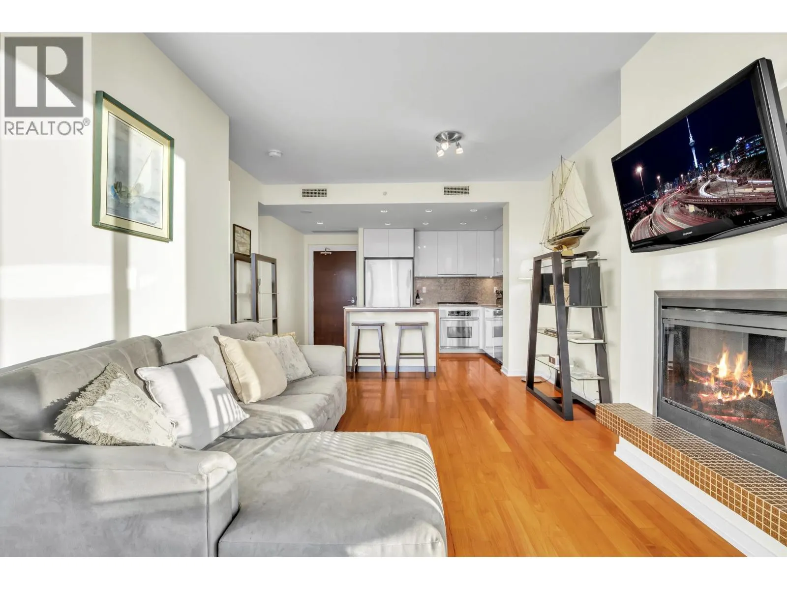 805 1005 BEACH AVENUE