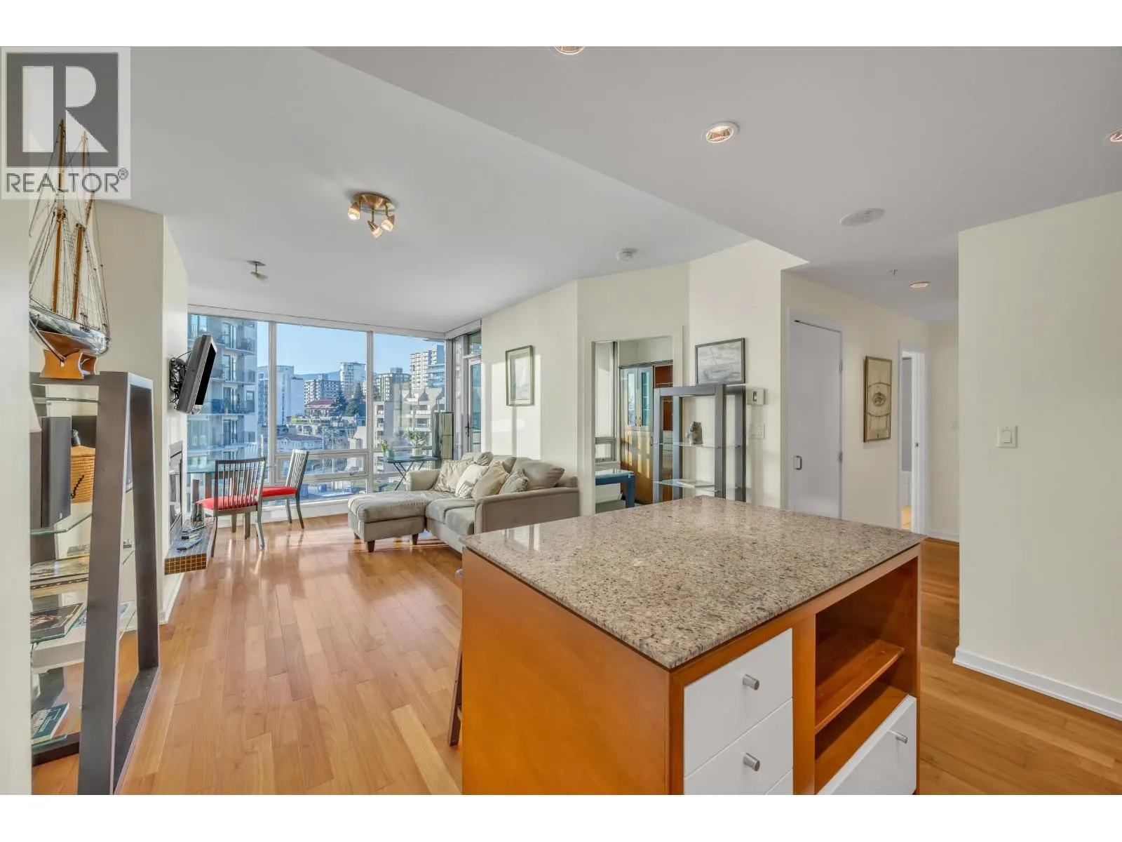 805 1005 BEACH AVENUE
