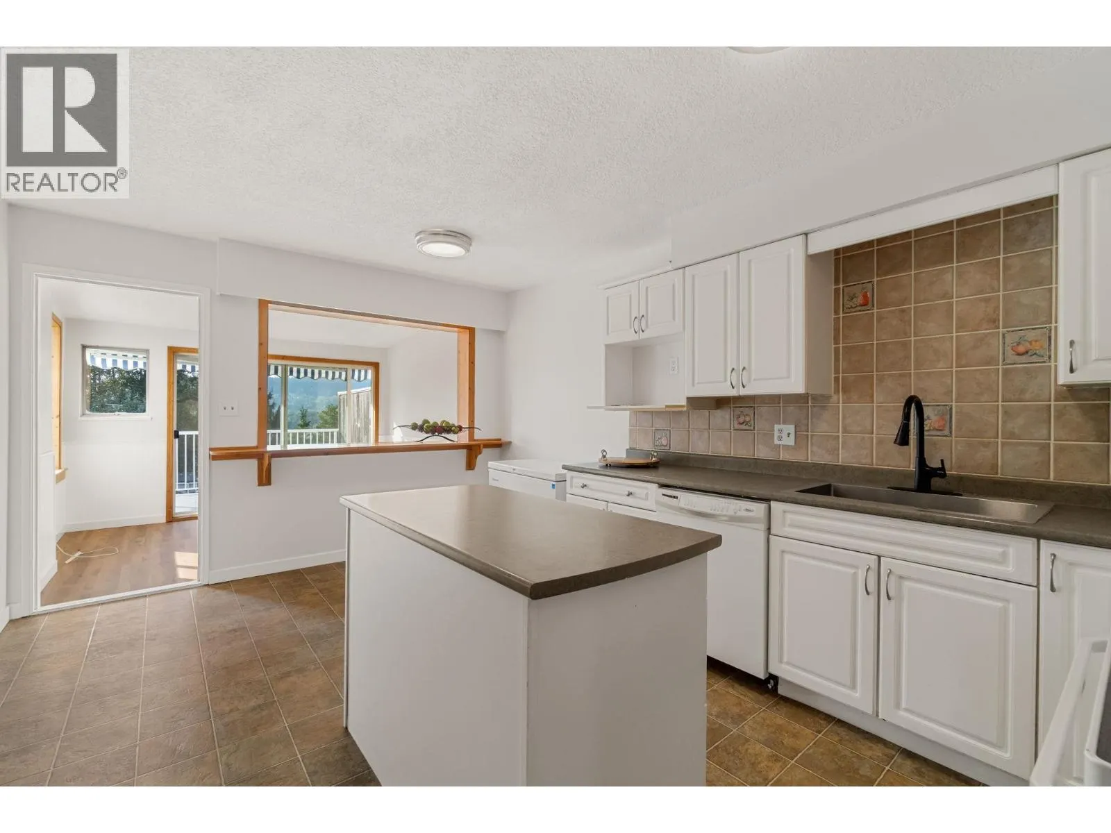 1431 ELINOR CRESCENT
